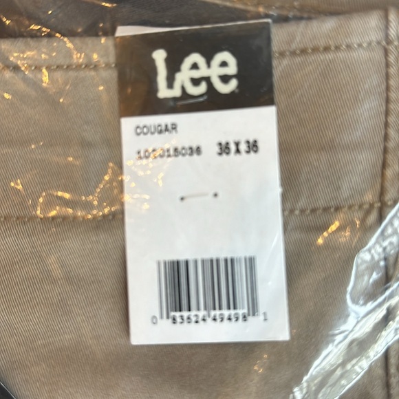 Lee men’s Extreme Motion straight tapered tan jean. 36x36. New in package. - Picture 3 of 7